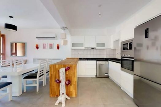 Смежная вилла на продажу в Беллапаисе