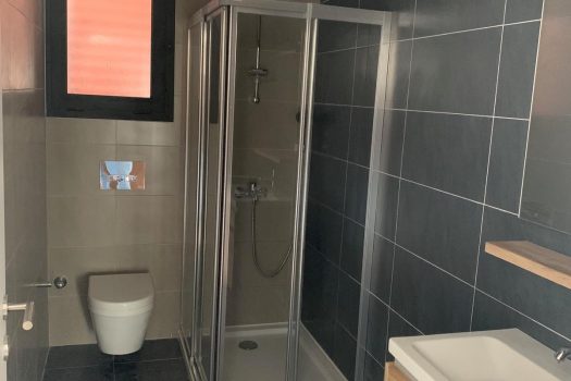 Сдается целое здание в Кирении (13 квартир 2 + 1)