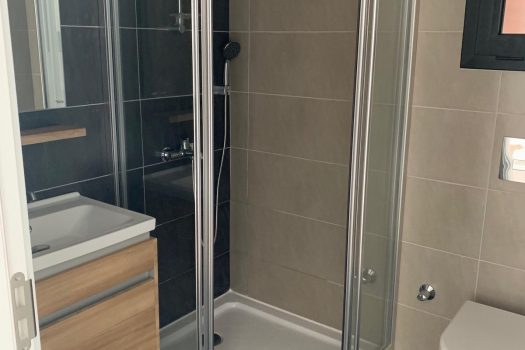 Сдается целое здание в Кирении (13 квартир 2 + 1)