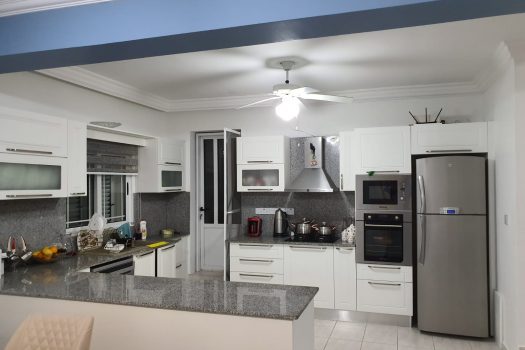 3-комнатная квартира на продажу в Центральной Кирении