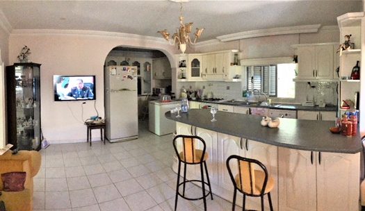 ПРОДАЕТСЯ БОЛЬШАЯ ОТДЕЛЕННАЯ ВИЛЛА