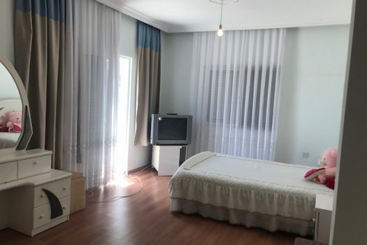 ПРОДАЕТСЯ БОЛЬШАЯ ОТДЕЛЕННАЯ ВИЛЛА