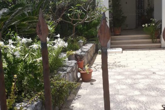 ПРОДАЕТСЯ БОЛЬШАЯ ОТДЕЛЕННАЯ ВИЛЛА