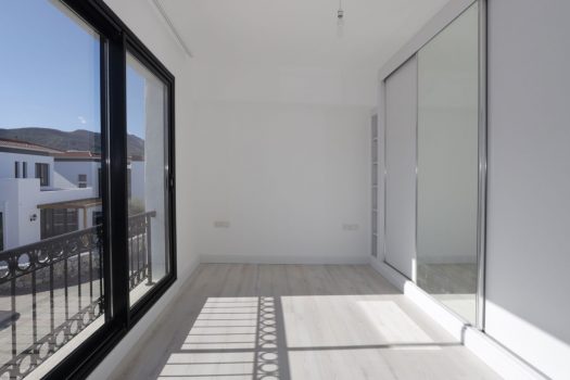 ПРОДАЕТСЯ ВИЛЛА С СУПЕР РОСКОШНЫМ БАССЕЙНОМ