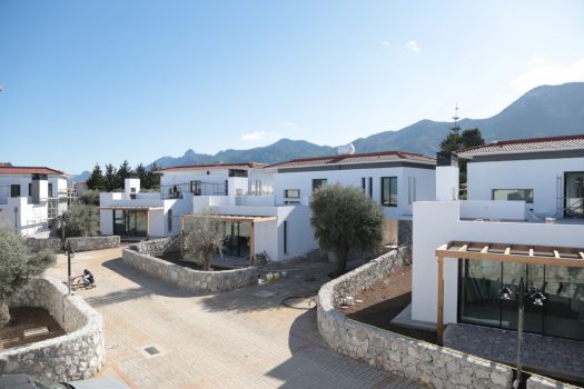 ПРОДАЕТСЯ ВИЛЛА С СУПЕР РОСКОШНЫМ БАССЕЙНОМ