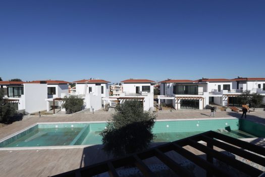 ПРОДАЕТСЯ ВИЛЛА С СУПЕР РОСКОШНЫМ БАССЕЙНОМ