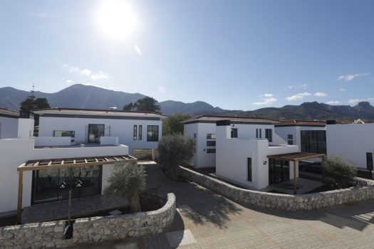 ПРОДАЕТСЯ ВИЛЛА С СУПЕР РОСКОШНЫМ БАССЕЙНОМ