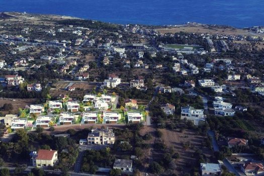 Вилла 4 + 1 на продажу в Чаталкей Кирения с очень большим садом и бассейном