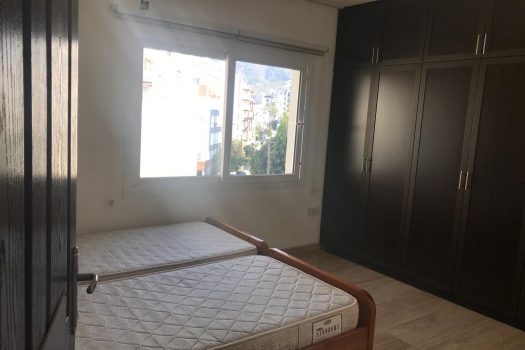 2 спальная квартира в центре Кирении