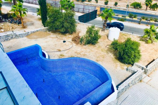 Великолепная вилла 4 + 1 на продажу в центре Кирении.