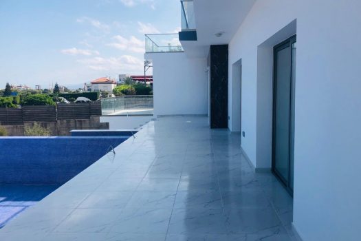 Великолепная вилла 4 + 1 на продажу в центре Кирении.