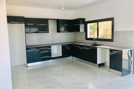 Великолепная вилла 4 + 1 на продажу в центре Кирении.